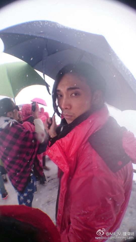 梁姓演員，從無名到舞臺之星，自信與成就感的蛻變之旅