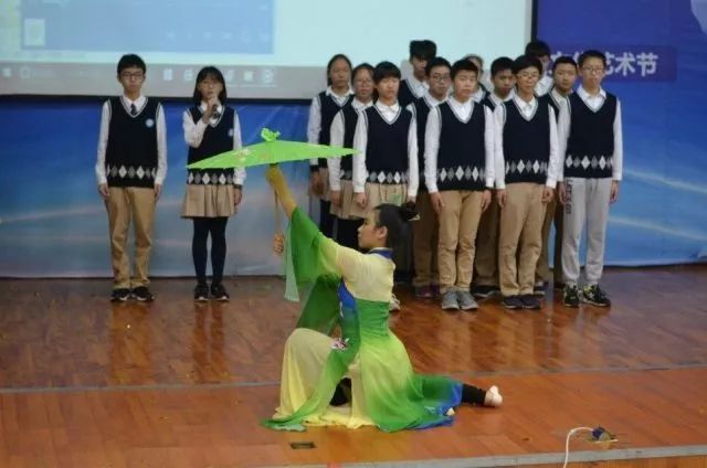 班級(jí)朗誦比賽隊(duì)形與心靈的自然之旅探索