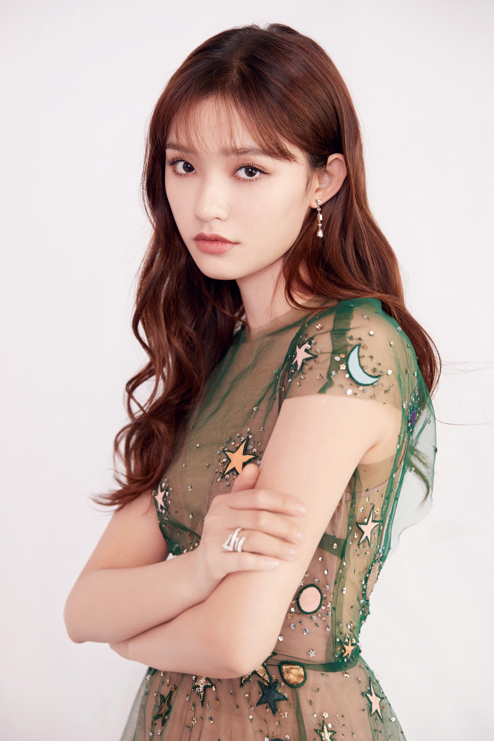 多維度視角下的林允個人資料探討