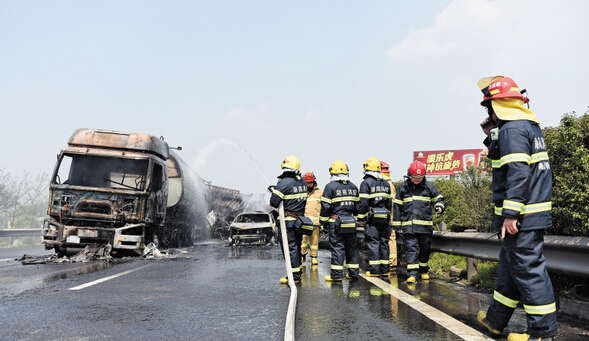 京港澳高速長沙段車禍背后的故事與巷弄美食秘境探秘